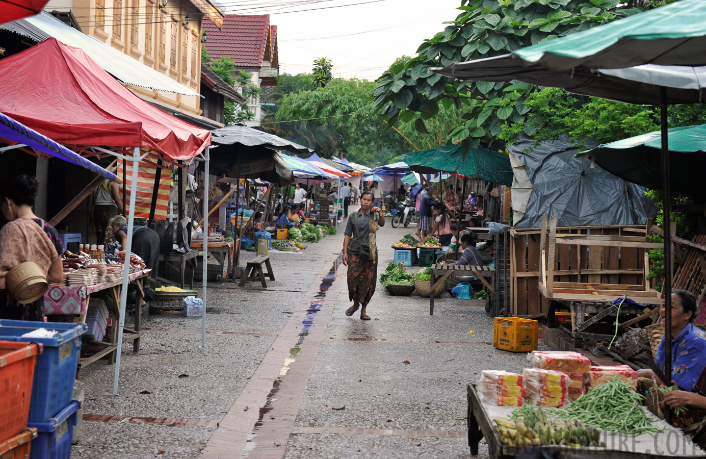 Luang Prabang [70 mm, 1/100 sec at f / 5.6, ISO 1000]